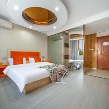 锦龙商务酒店(郑州王府井城市奥莱锦艺城购物中心店)
