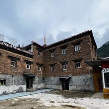 雅江圣居民宿