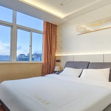 门口就是海
