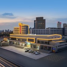 摩顶云熙电竞酒店(曹魏古城胖东来时代广场店)