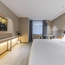 凯季星畔酒店(华强北燕南地铁站店)
