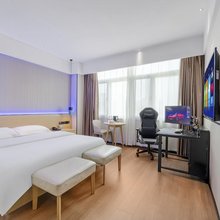 铂曼电竞酒店(济南火车站北广场店)
