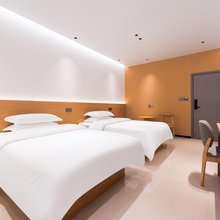 云栖轻居酒店(龙岩动车站店)