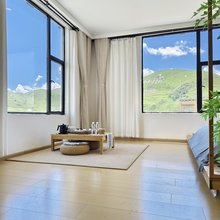 康定追山·亚拉茗境民宿(塔公草原店)