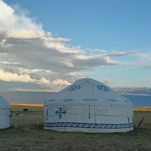 赛里木湖湖畔民宿