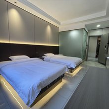 馨悦臻选酒店(阜阳商厦中心高铁西站店)