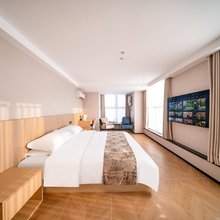 宸寓酒店(君盛广场奔腾大道地铁站店)