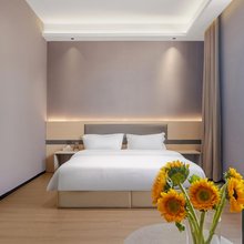 蒙自·Light Luxury Experience·心宿(民安路文萃路店)