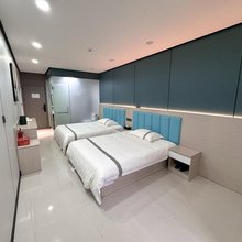 亚华公馆(广州白云机场莲塘地铁站店)