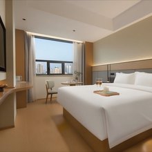 季隅酒店(长沙四方坪地铁站国防科大公交站店)