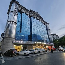 布丁严选酒店(杭州临平银泰百货邱山大街地铁站店)