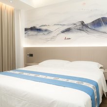 双栖小院(七十二奇楼高铁西站店)