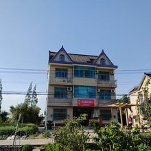 待泾花海小憩民宿(上海金山北站花开海上生态园店)
