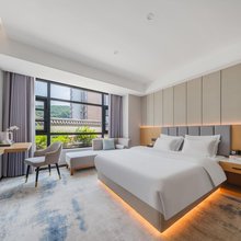 千百度花园酒店(临港新天地紫金广场店)