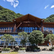 黔江石钟山舍木屋民宿