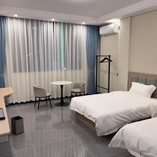 东莞拾光美宿公寓