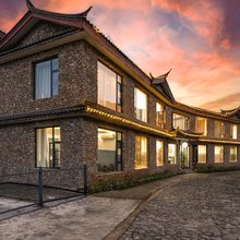 听风泊院·Courtyard绿林野奢日照金山观景美宿(玉龙雪山店)