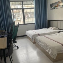 新凯奇电竞民宿(湖北美术学院藏龙岛校区店)