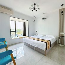 逸客居民宿(花溪公园明珠大道地铁站店)