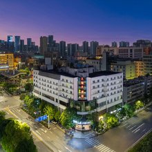 八骏大酒店(昆明火车站国贸中心店)