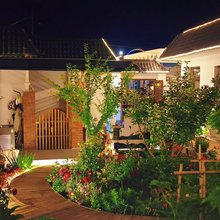 特克斯凤柏民宿(盛世华疆八卦城之夜景区店)
