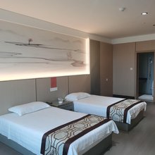 新霞光酒店(商丘师范学院梁园校区店)