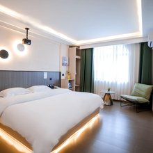 蒙自8090酒店