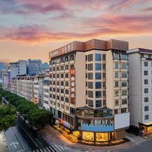 柏曼酒店(贺州市政广场缤纷环球城店)