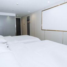 初夏民宿(南京新街口上海路地铁站店)