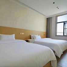 闲樾民宿(开封火车站店)