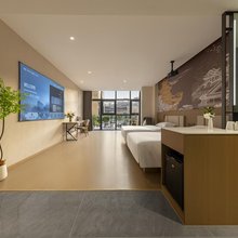 丽影酒店(贵阳黔灵山公园改茶路地铁站店)