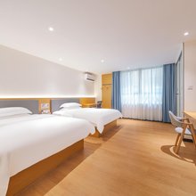 华季酒店(信宜窦州里文化创意街店)