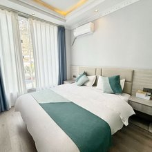 康定隆旺兵歌酒店(情歌广场溜溜城店)