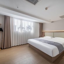 云绯酒店(武汉江汉路步行街大智路地铁站店)