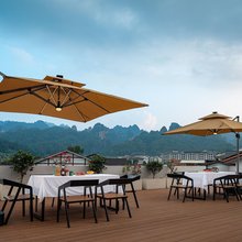 张家界芊山月度假酒店(国家森林公园武陵源标志门店)