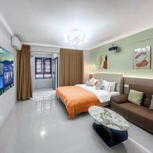 嘉禾影院民宿(湖北大学知行学院谌家矶地铁站店)