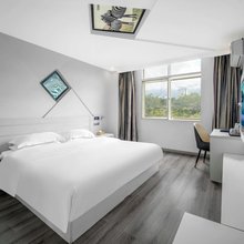 云之尚酒店(瑞丽翡翠园弄莫湖公园店)