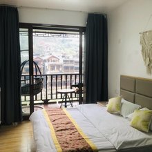 凤凰古城琉璃时光民宿(万名塔风桥店)