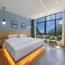 康定琴歌栖居民宿(康定情歌广场溜溜城店)