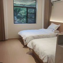 山前月下民宿