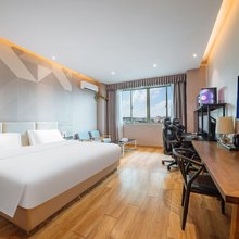 美娱·星峰电竞酒店(河源万隆城亚洲第一高喷泉店)