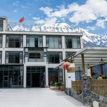 听涧·山隐·临溪观景庭院民宿(木格措中谷村店)