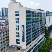 凤凰夜谱电竞酒店