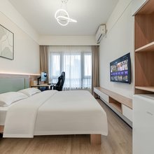赛峰电竞民宿(万科公园传奇店)