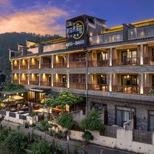 凤凰等你来|三生三世·180度江景庭院民宿(凤凰古城雲桥店)