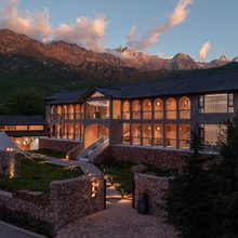岚岫·日照金山民宿(玉龙雪山店)