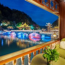 星辰大海·月映沱江临江亲水观景民宿(凤凰古城景区虹桥店)