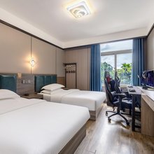 悦电竞酒店(南京三江学院春江路地铁站店)