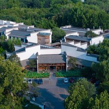 花间府·舜庐徽缦园林度假酒店(济南千佛山泉城公园店)