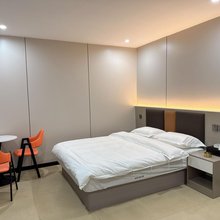 金莎云栖公寓(东莞汽车客运东站店)